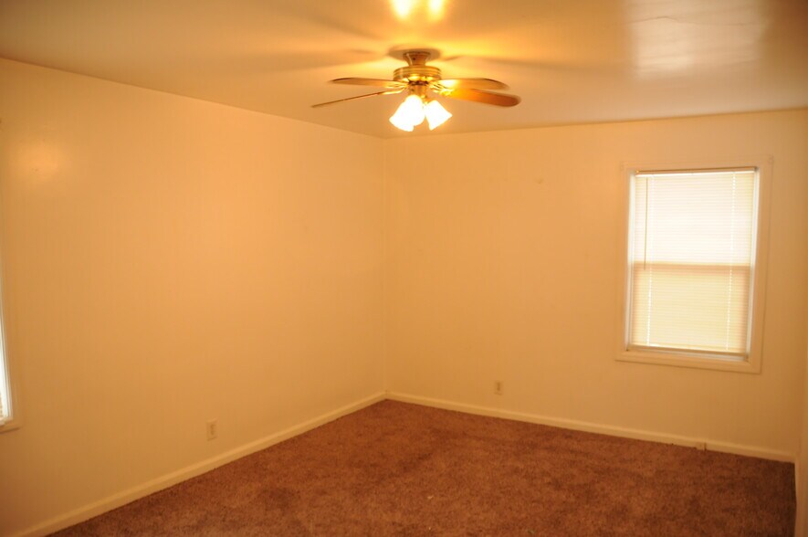 More Photos Of 2770 W 5400 S, Salt Lake City Flex For Sale