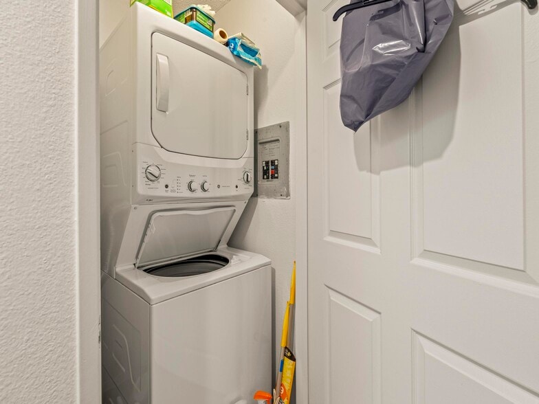 More Photos Of 406 E Ave, Coronado Multifamily For Sale