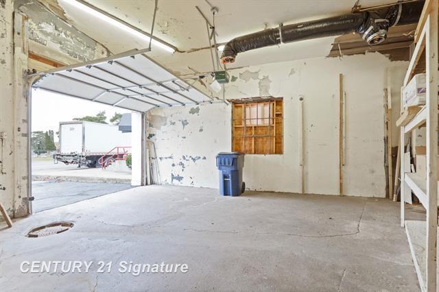More Photos Of 2019 Columbus Ave, Bay City Office For Sale