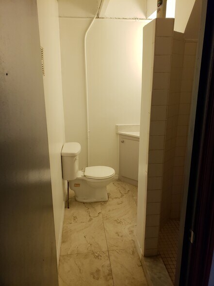 More Photos Of 818-838 NE 40th Ct, Oakland Park Warehouse For Lease