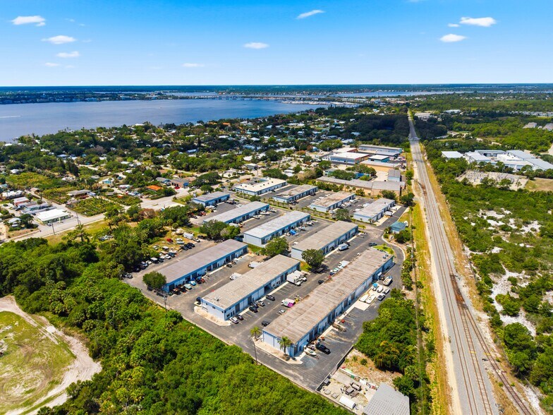More Photos Of 895 NE Dixie Hwy, Jensen Beach Unknown For Lease