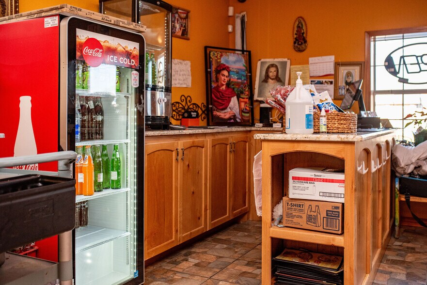 More Photos Of 421 N Virginia St, Port Lavaca Restaurant For Sale