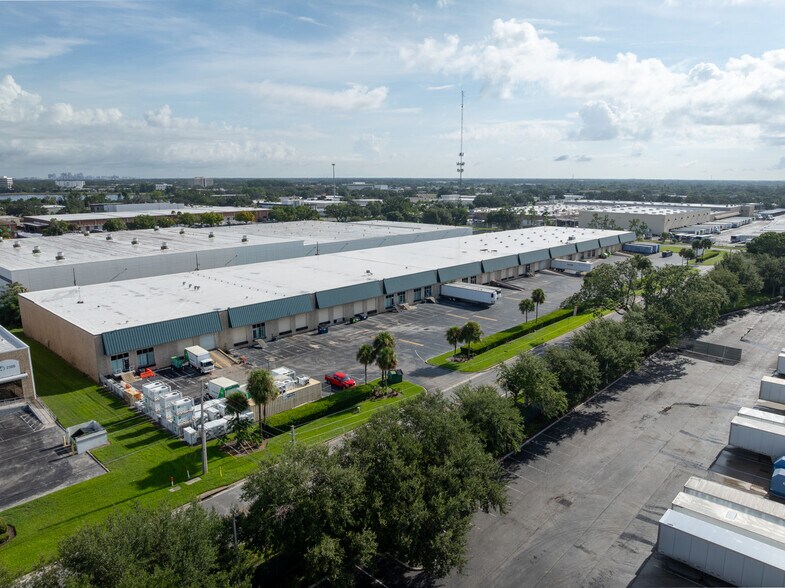 More Photos Of 2003-2021 Viscount Row, Orlando Warehouse For Lease