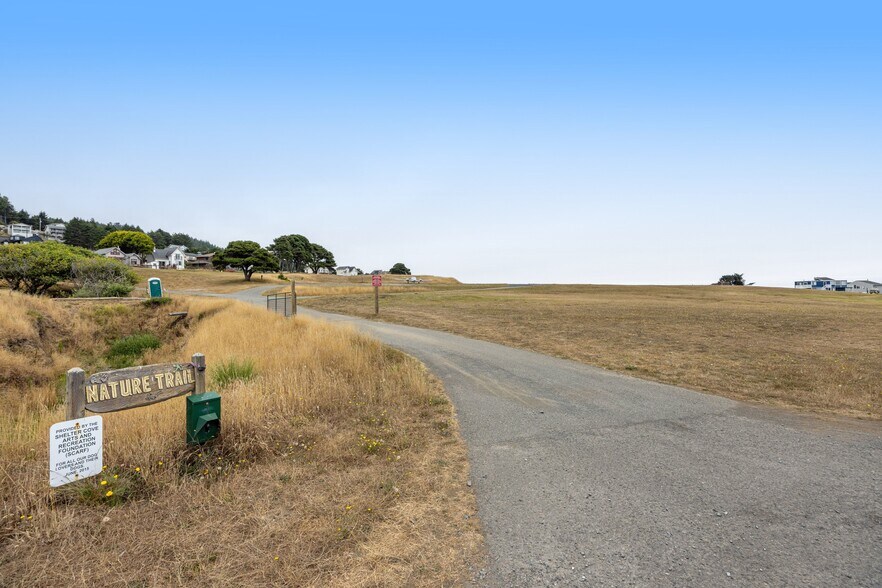 More Photos Of 129 Lower Pacific Dr, Whitethorn General Retail For Sale