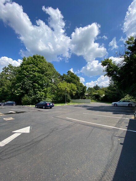 More Photos Of 1118 General Washington Memori Blvd, Washington Crossing Office For Lease