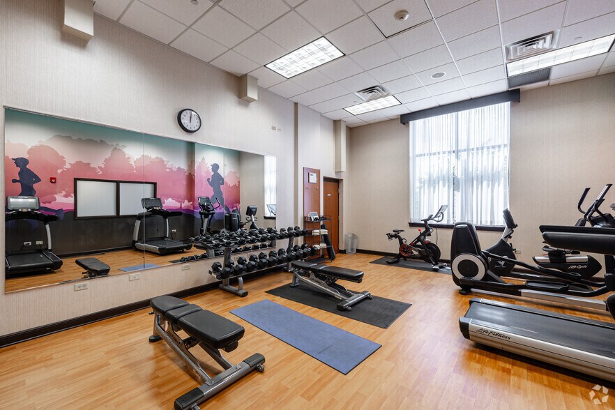 More Photos Of 1851 McConnor Pky, Schaumburg Hotel For Sale