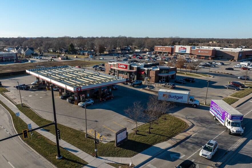 More Photos Of 694 E Main St, Gardner Service Station For Sale