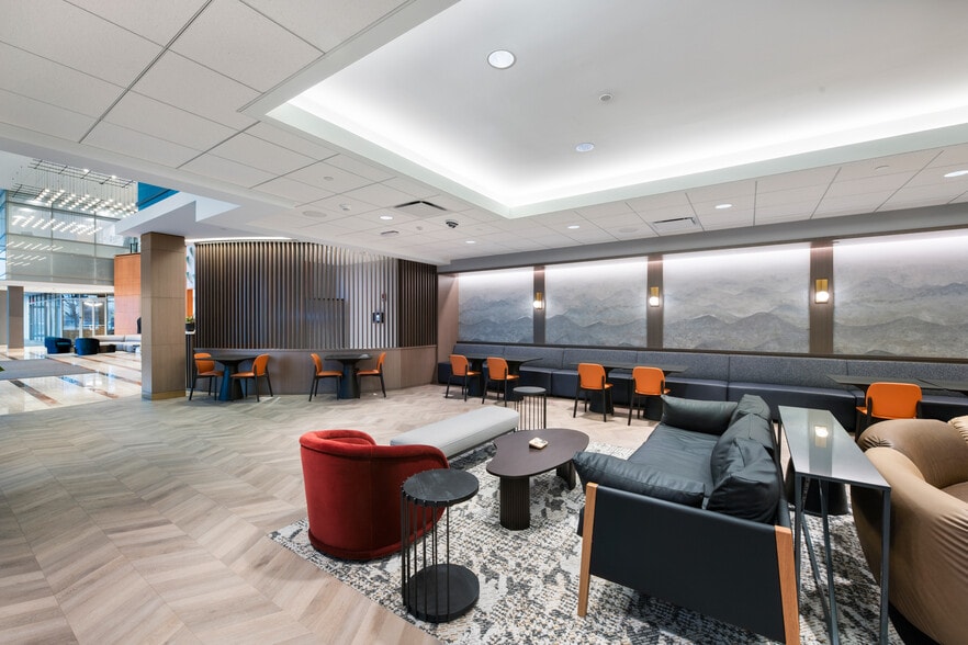 More Photos Of 9550 W Higgins Rd, Rosemont Office For Lease