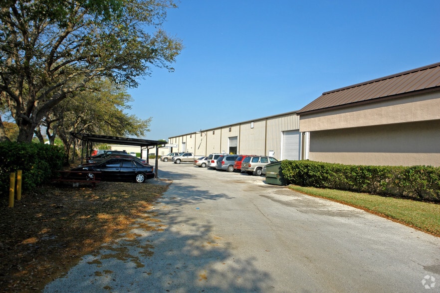 More Photos Of 13080 Belcher Rd, Largo Warehouse For Lease