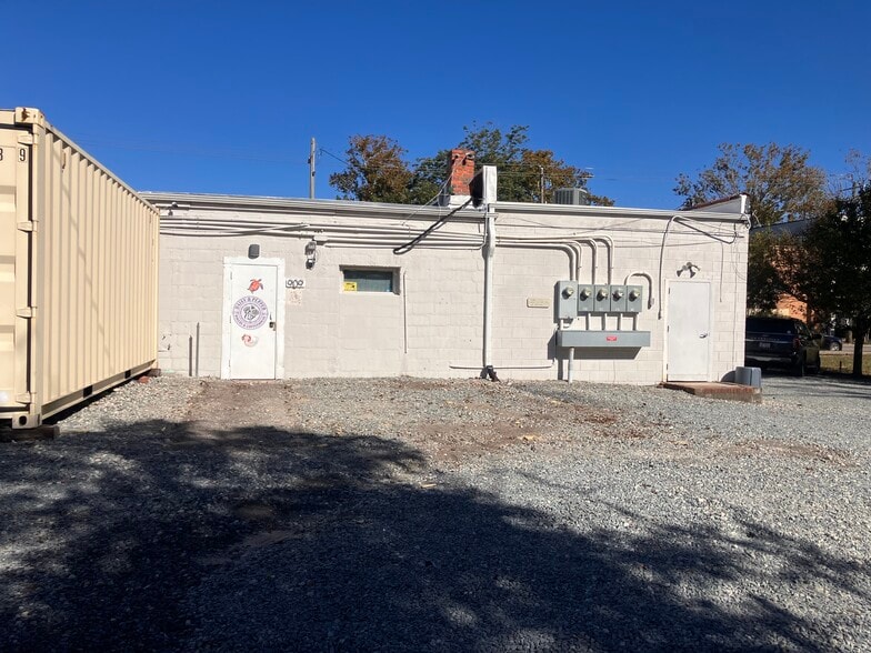 More Photos Of 909 Starkeys Aly, Wilmington Specialty For Lease