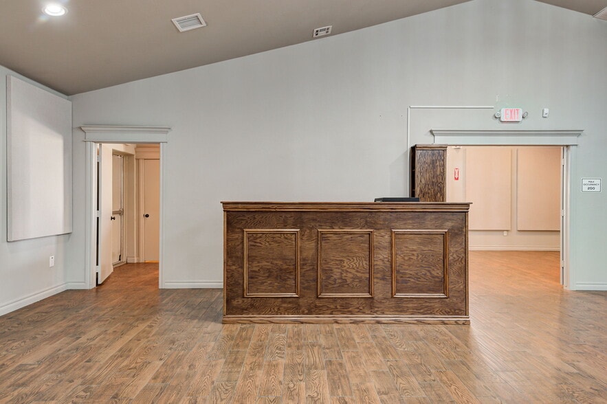 More Photos Of 450 E Main St, Yukon Religious Facility For Sale