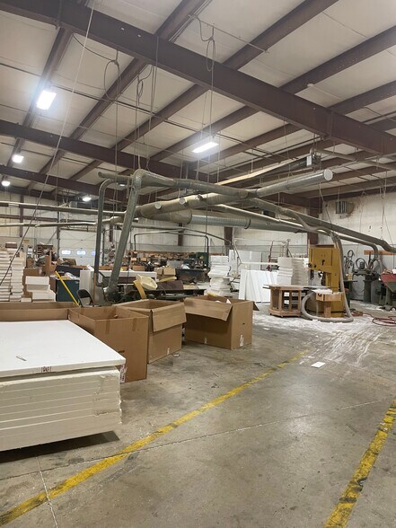 More Photos Of 28680 Holiday Place, Elkhart Distribution For Lease
