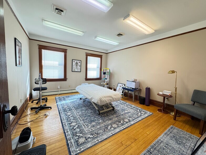 More Photos Of 300 E Pioneer St, Crandon Flex For Sale