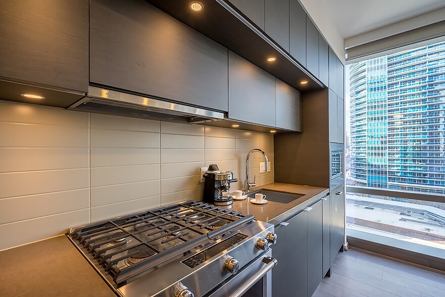 More Photos Of 1800 N Lynn St, Arlington Apartments For Lease