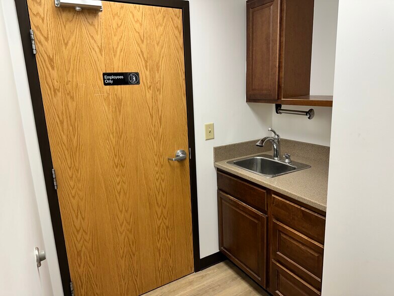 More Photos Of 28-34 Klema Dr W, Reynoldsburg Warehouse For Lease