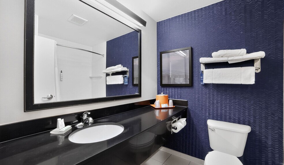 More Photos Of 1945 W Southwest Loop 323, Tyler Hotel For Sale