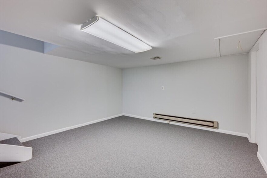 More Photos Of 289 State Route 33, Manalapan Township Unknown For Lease