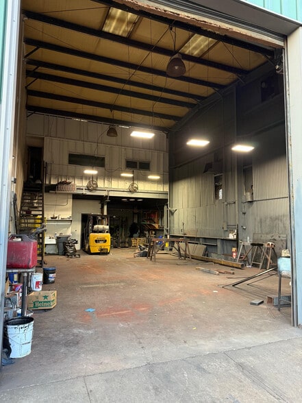 More Photos Of 147 Wayne St, Staten Island Warehouse For Lease