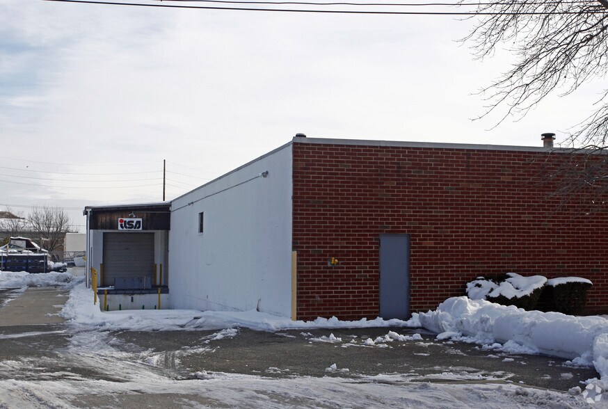More Photos Of 231 Edison Ave, West Babylon Manufacturing For Lease