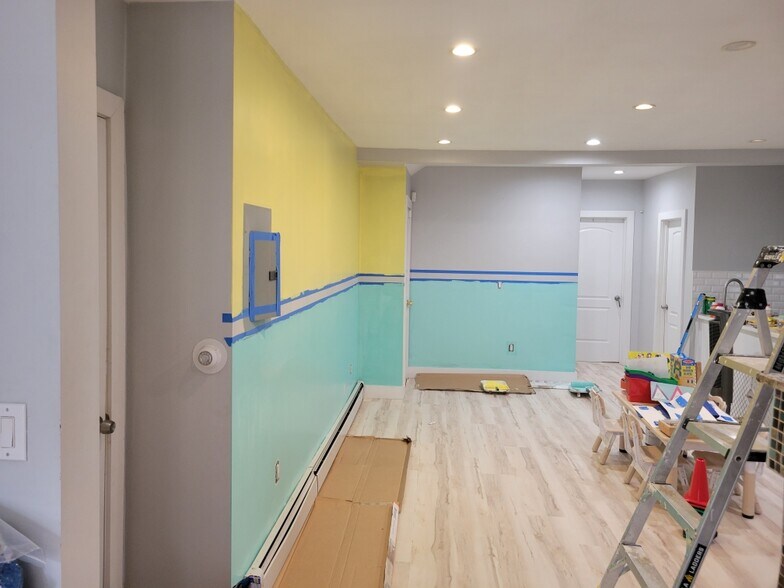 More Photos Of 10427 196th St, Saint Albans Office Residential For Lease