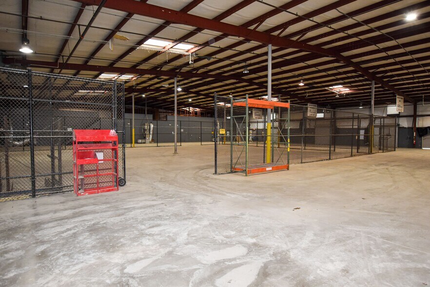 More Photos Of 214 Industrial Park Dr, Soddy Daisy Manufacturing For Lease