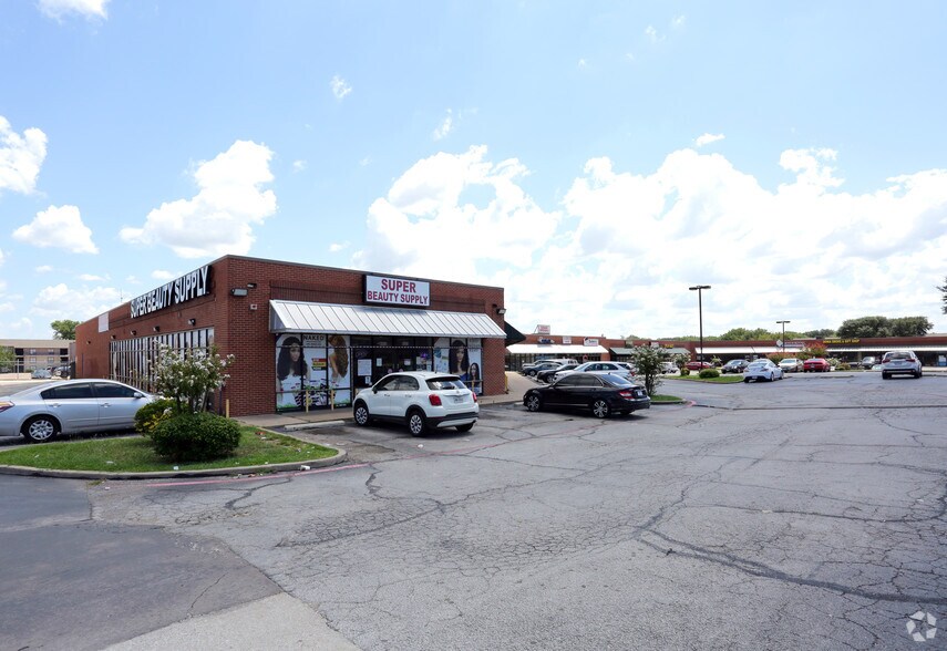 More Photos Of 6601-6677 McCart Ave, Fort Worth Unknown For Lease