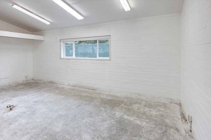 More Photos Of 13045 Lake City Way NE, Seattle Office For Sale