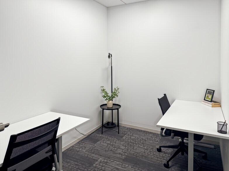 More Photos Of 1 N State St, Chicago Coworking Space