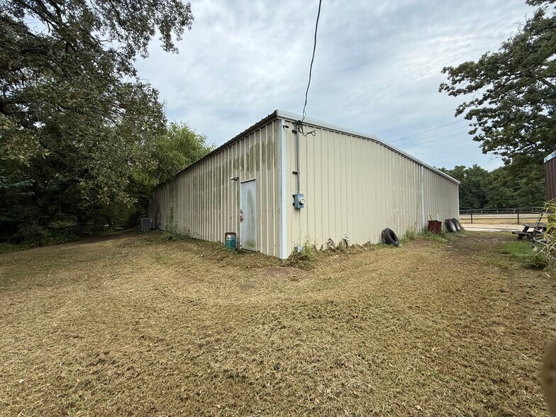 More Photos Of 10015 FM 751, Quinlan Flex For Lease