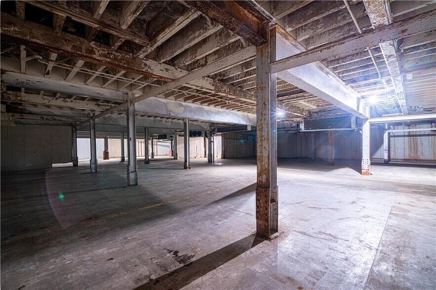 More Photos Of 202 Main St, Saint Joseph Refrigeration Cold Storage For Lease