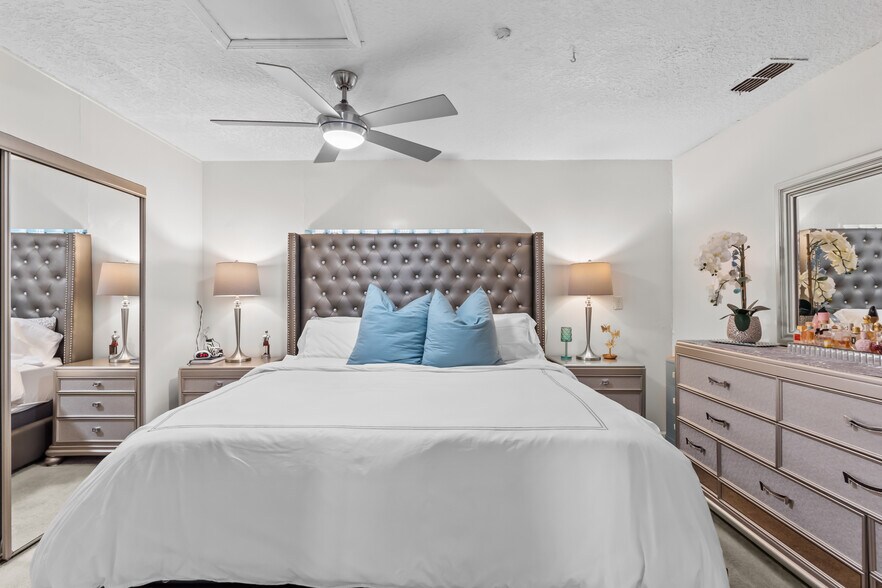 More Photos Of 1887 Mayport Rd, Atlantic Beach Freestanding For Sale