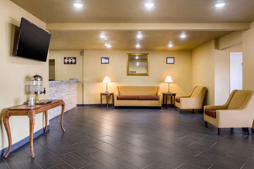 More Photos Of 245 E Wendover Blvd, Wendover Hotel For Sale