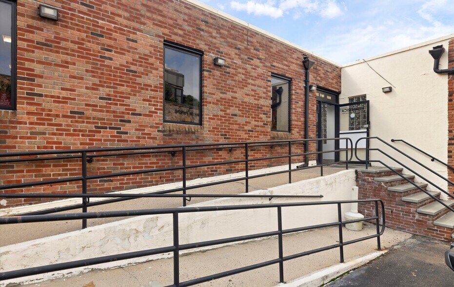 More Photos Of 37-39 Glen St, Glen Cove Office Residential For Sale