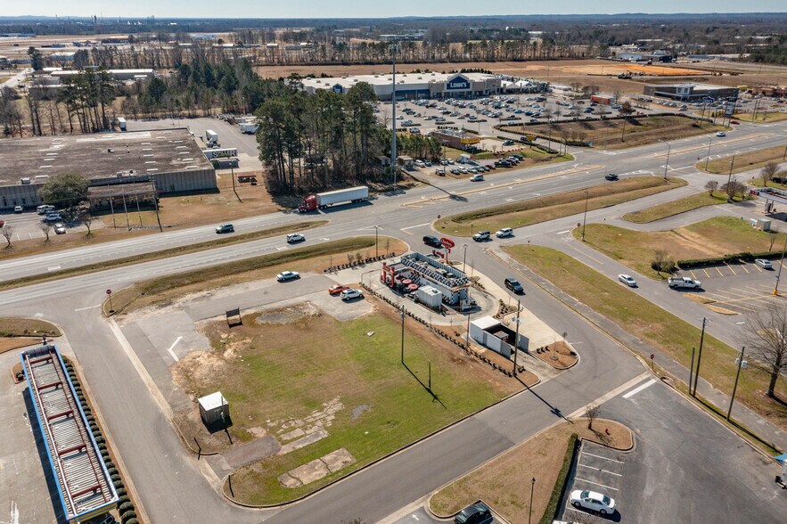 More Photos Of 5550 McFarland Blvd, Northport General Retail For Lease