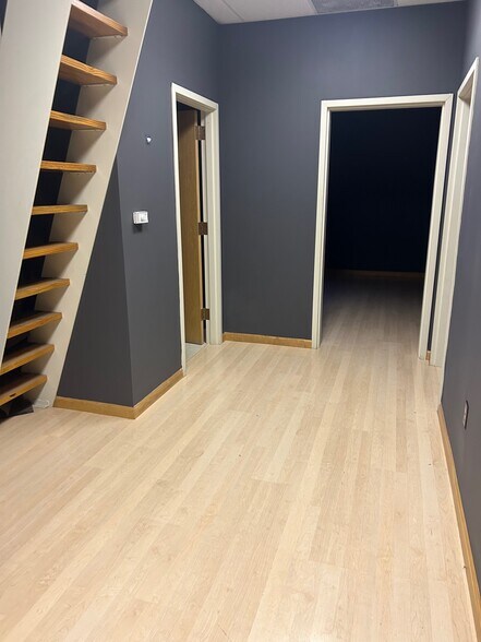 More Photos Of 2400 Miracle Ln, Mishawaka Office For Lease