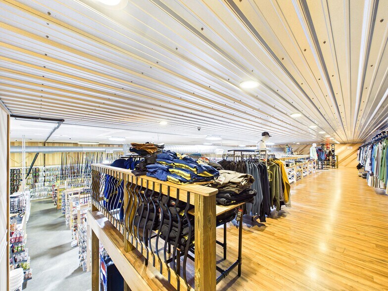 More Photos Of 13520 Emerson Ave, Williamstown General Retail For Sale