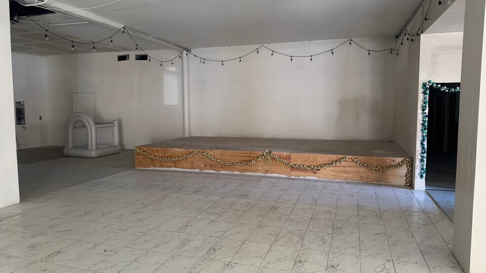 More Photos Of 6120 S Archer Rd, Summit Light Distribution For Lease