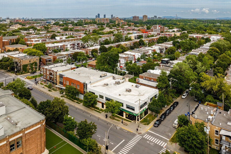 More Photos Of 5260 Rue De Verdun, Verdun Office For Sale