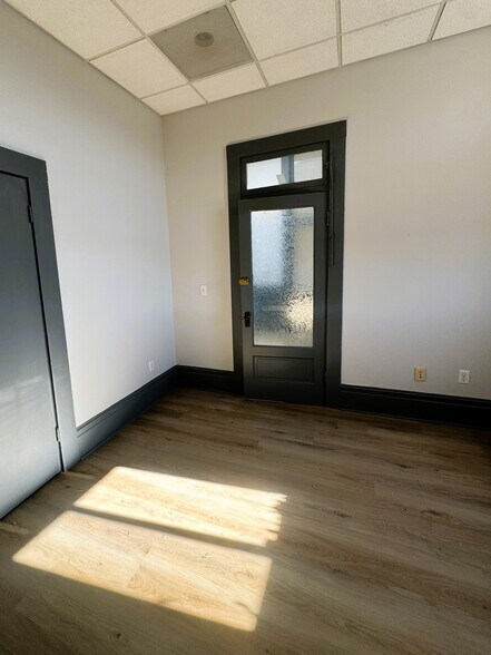 More Photos Of 111-115 N State St, Ukiah Storefront Retail Office For Lease