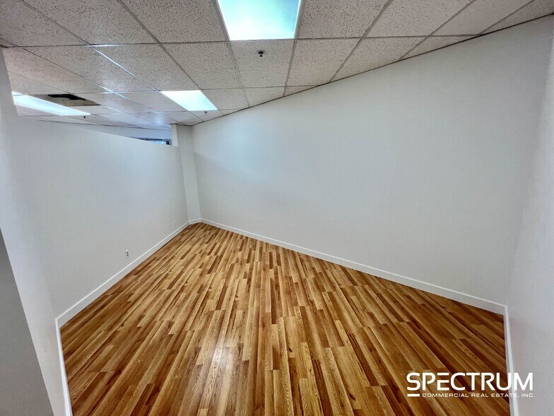 More Photos Of 23206 Lyons Ave, Santa Clarita Medical For Sale