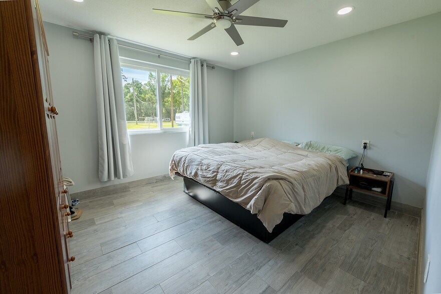 More Photos Of 1757 N Temple Ave, Starke Hotel For Sale