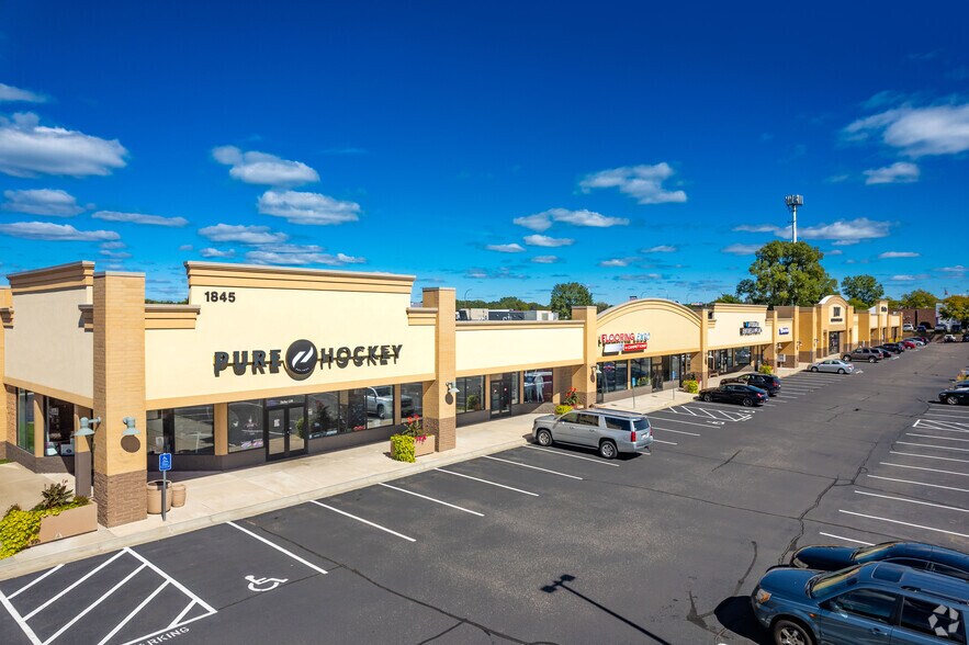 Primary Photo Of 1845-1885 E County Road D E, Maplewood General Retail For Lease