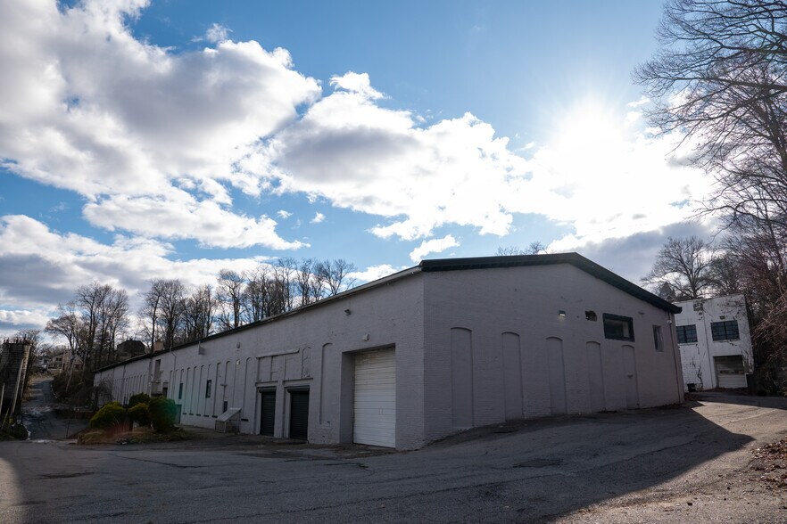More Photos Of 392 N Montgomery St, Newburgh Manufacturing For Lease