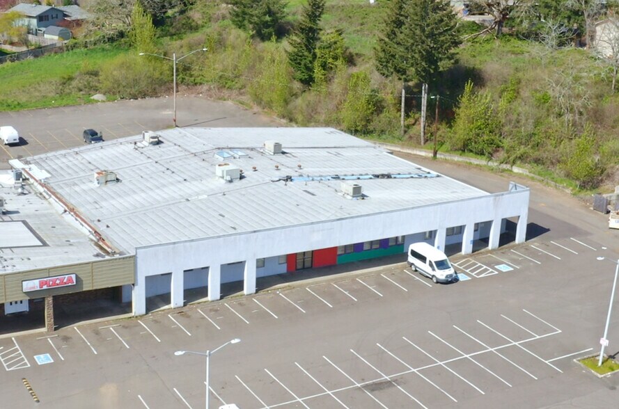 More Photos Of 3975 Commercial St, Salem Unknown For Lease