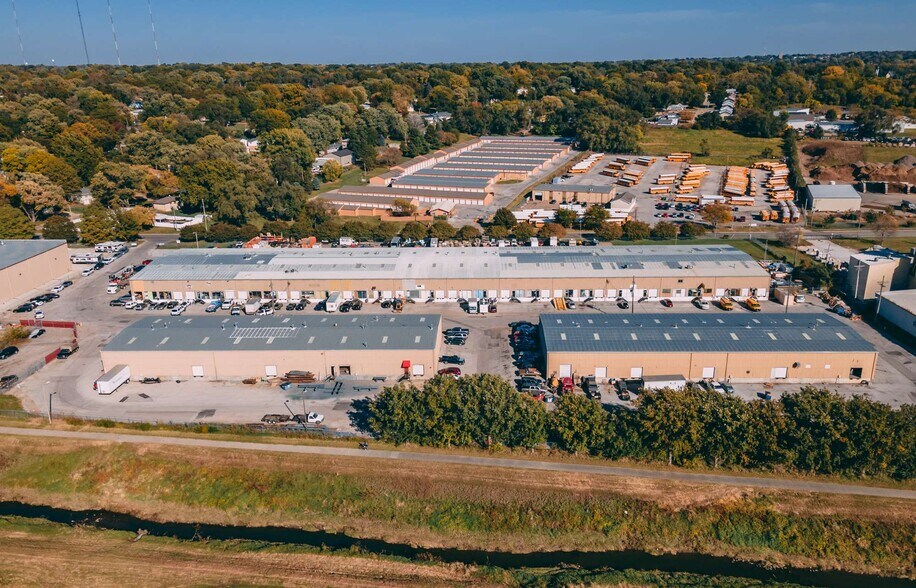 More Photos Of 3305-3393 N 88th Plz, Omaha Warehouse For Lease