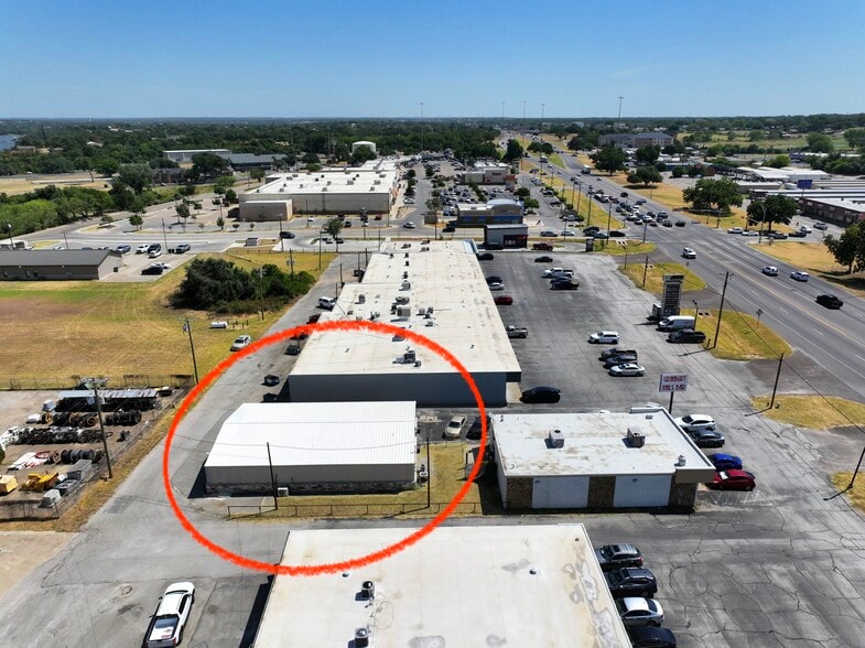 More Photos Of 1342 E Highway 377, Granbury Showroom For Sale