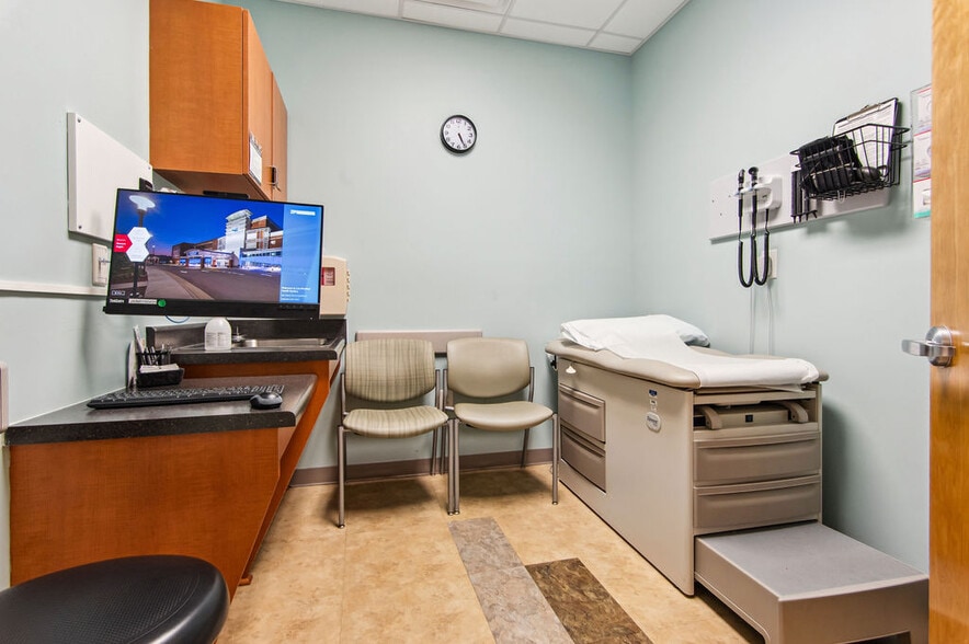 More Photos Of 4275 Western Blvd, Jacksonville Medical For Sale