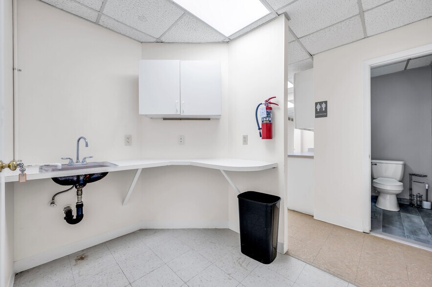 More Photos Of 102-104 S Main St, Manville Office Residential For Lease