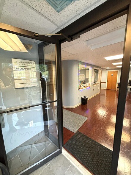 More Photos Of 851 Main St, Warren Medical For Lease