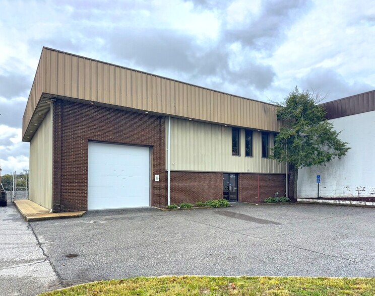 More Photos Of 4821 Stamp Rd, Temple Hills Warehouse For Lease